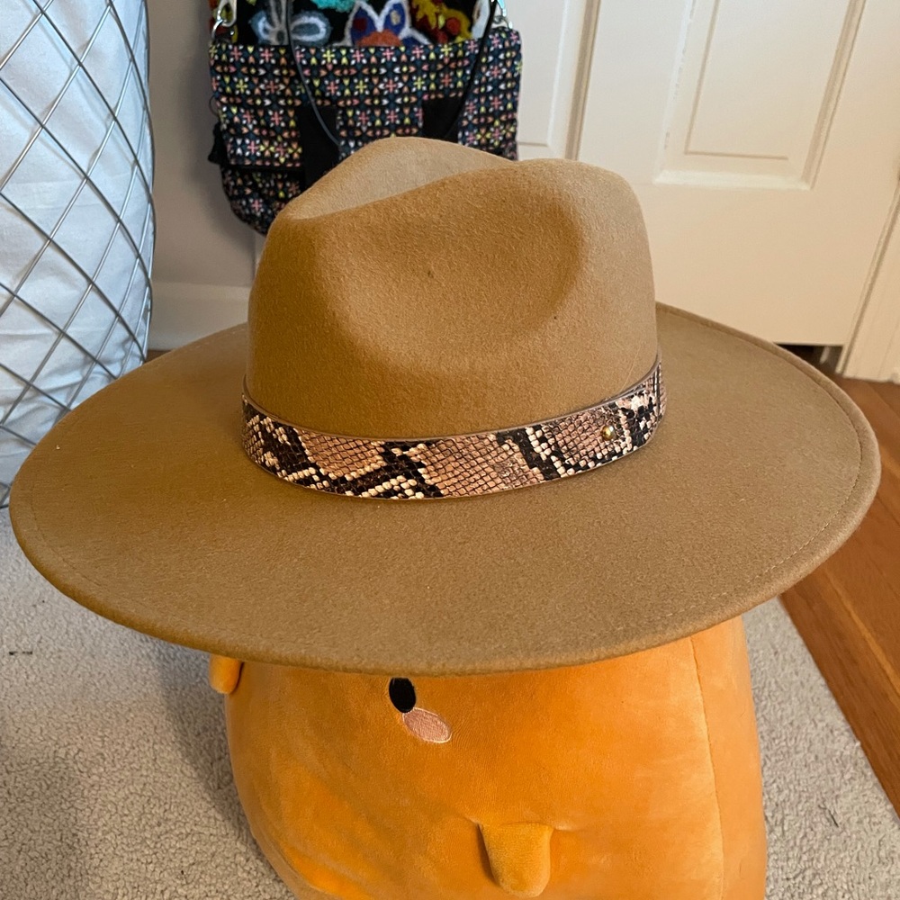 Lulu’s Hat with Snake Print Detail